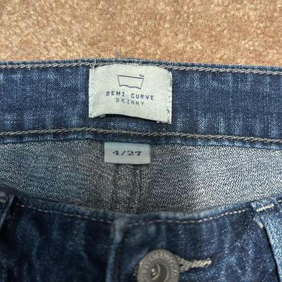 Levi’s Demi curve skinny size 4 short - Picture 2 of 7